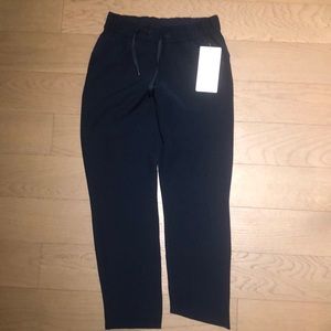 Lululemon on the fly 7/8 pant size 4